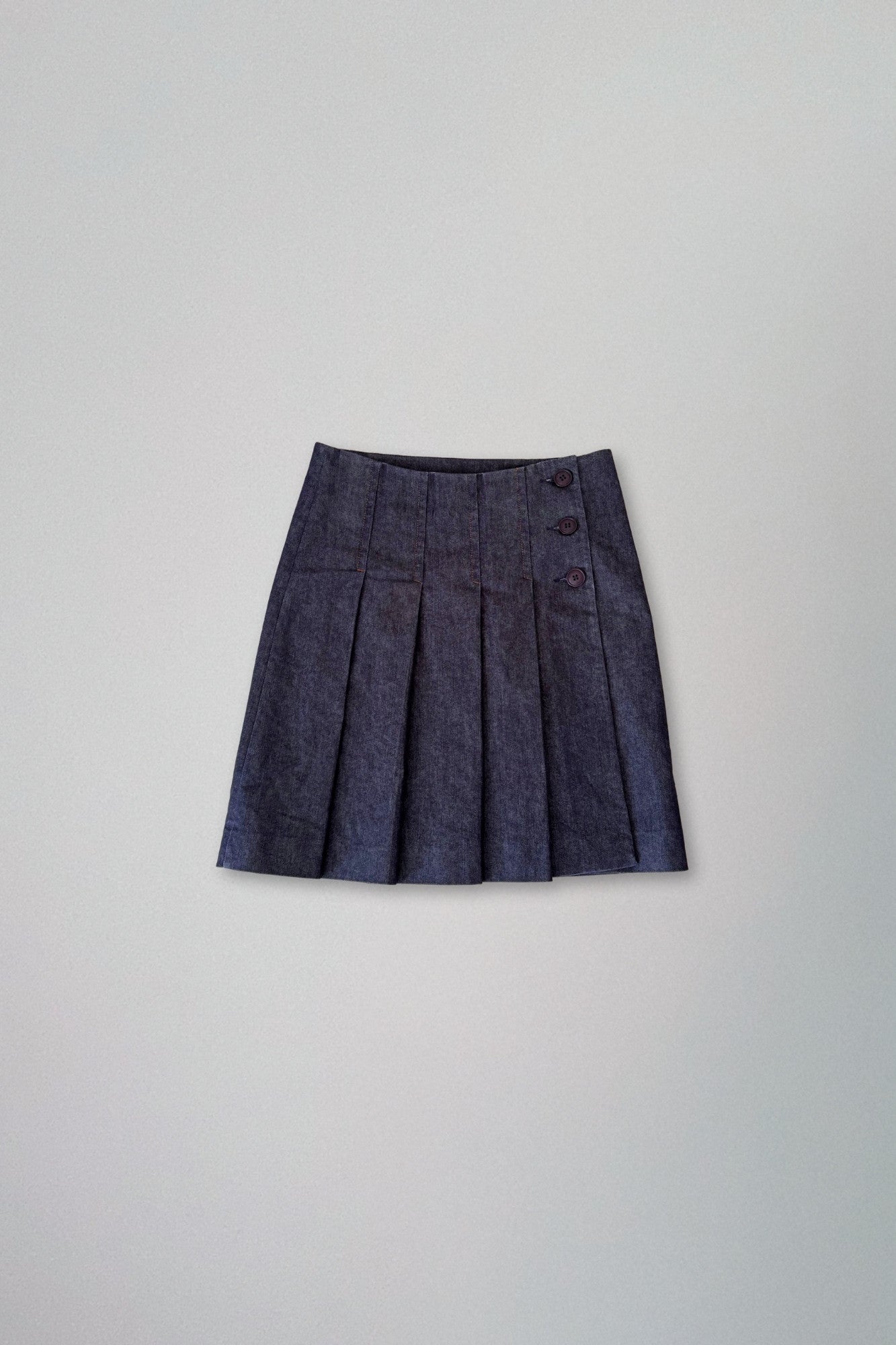 denim pleated skirt