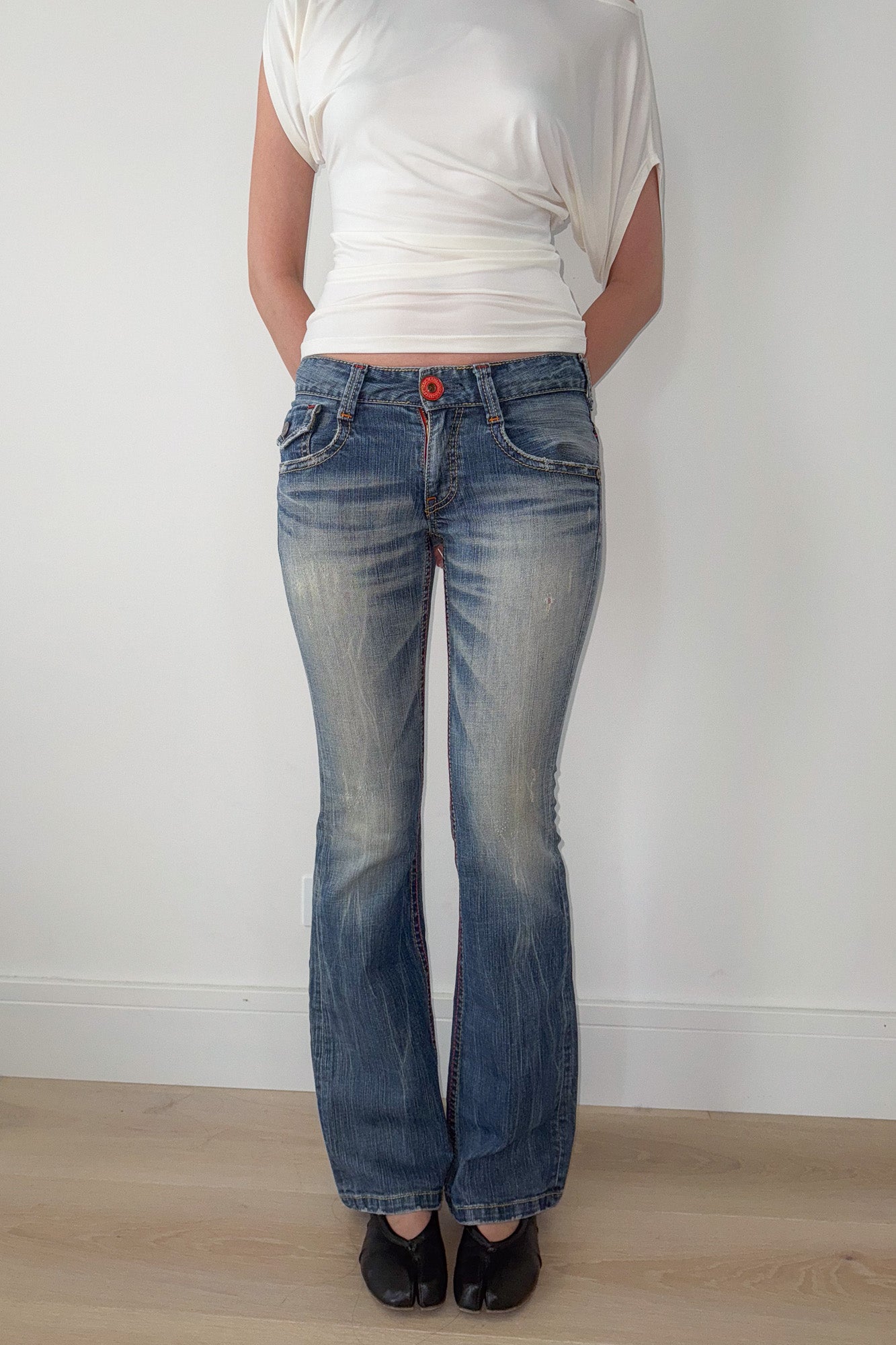 genoese | low waisted jeans with back strap