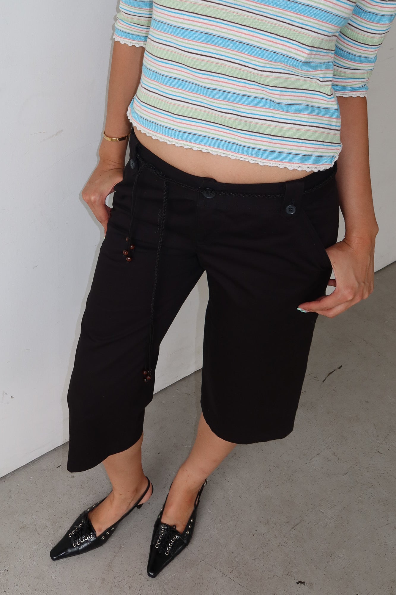 comme ca ism | capris with beaded belt