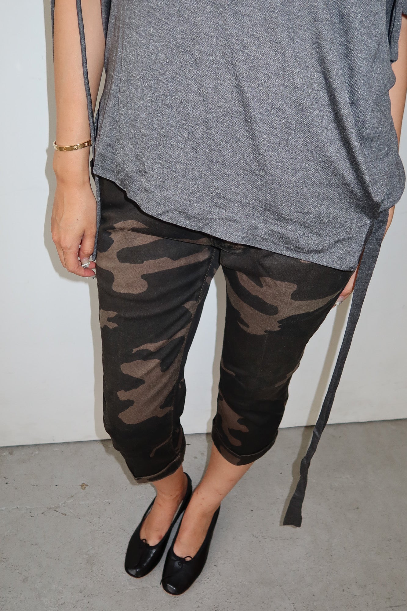 notify | camo capris