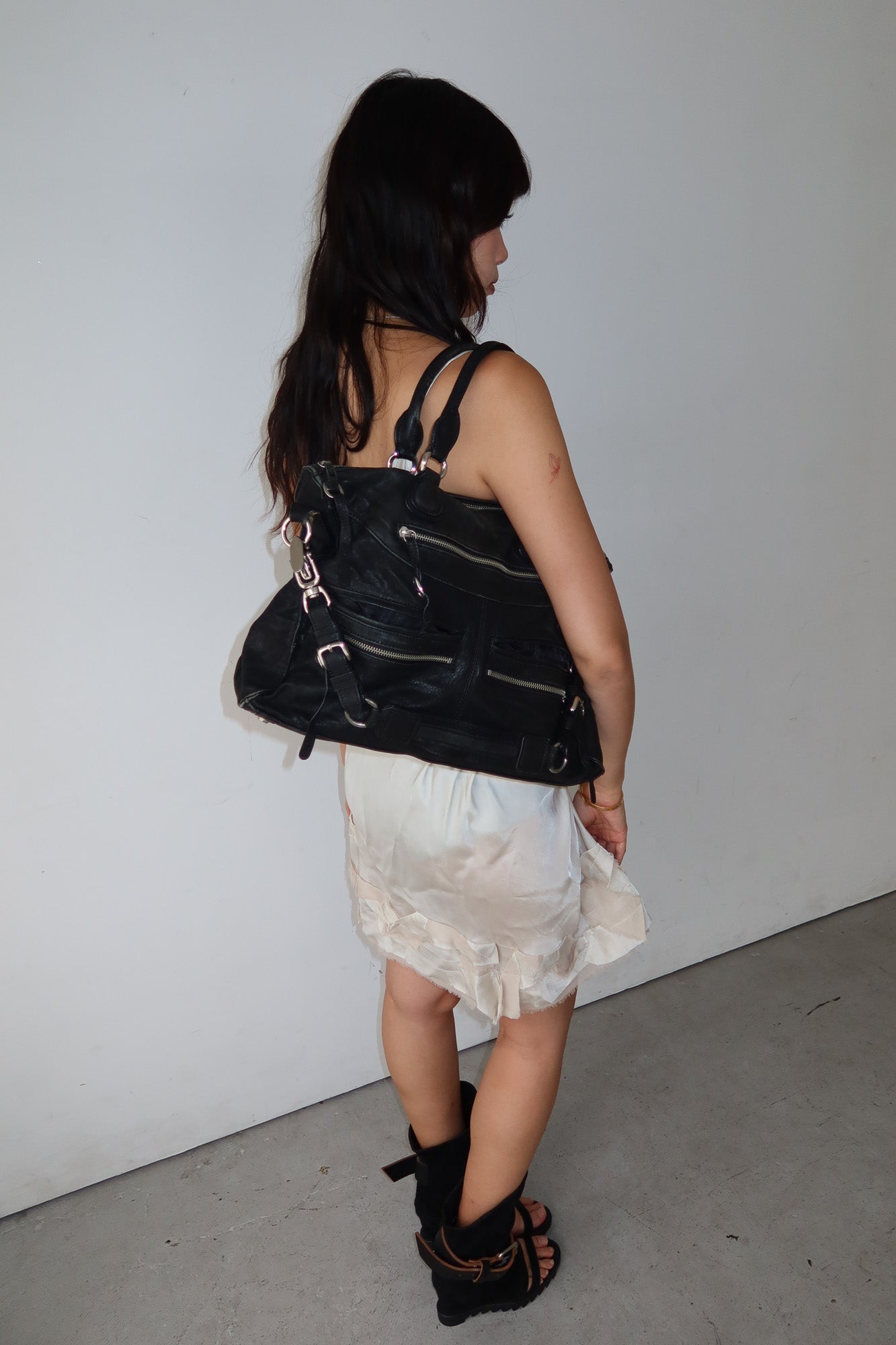 multi pocket leather shoulder bag