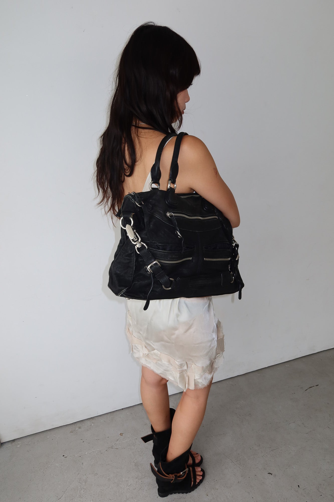 multi pocket leather shoulder bag